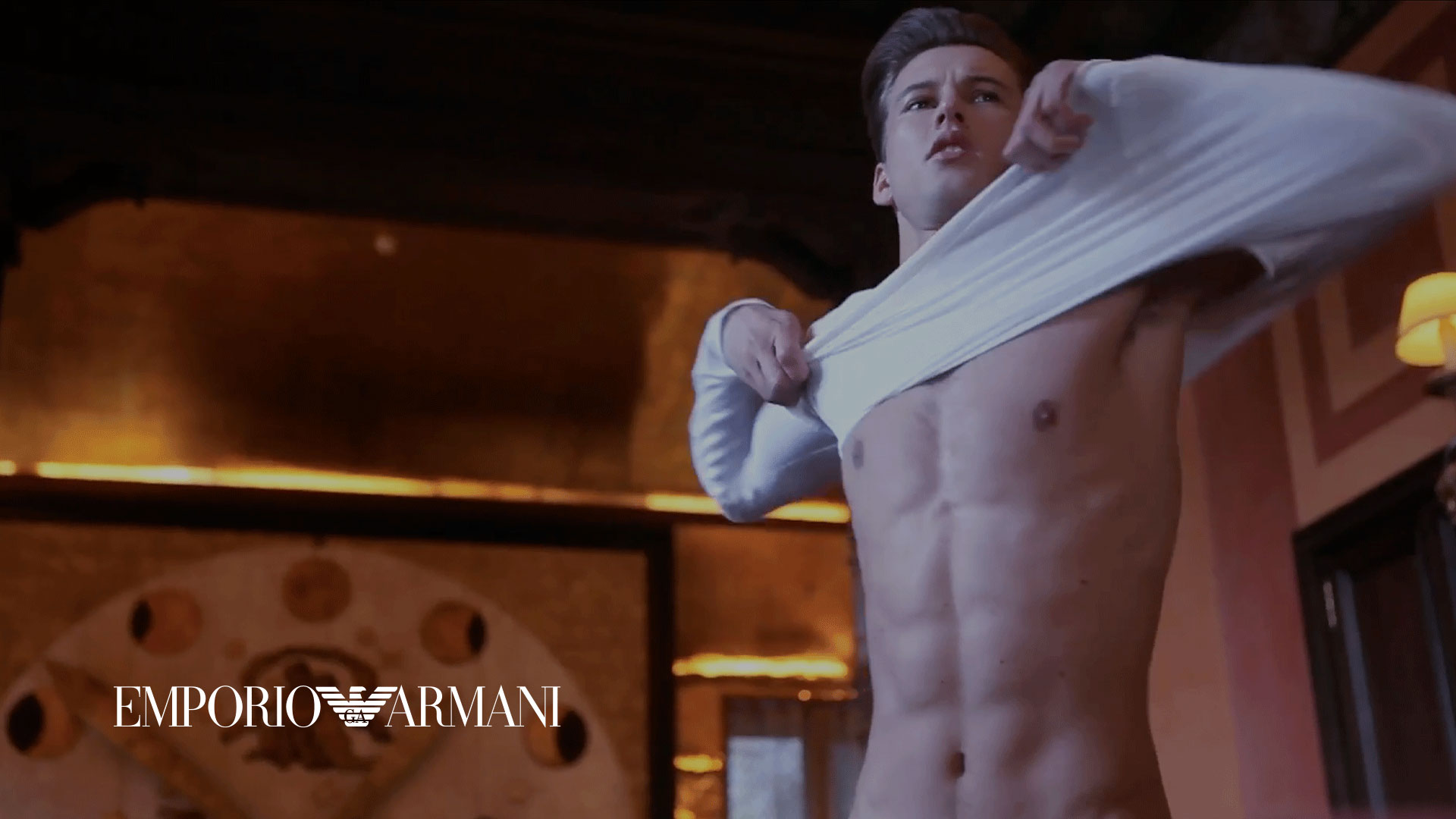 Armani-viral video milan