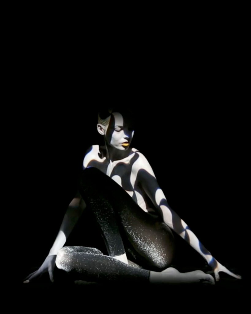 Metamorphosis: un’esperienza visiva di eleganza astratta e modernità